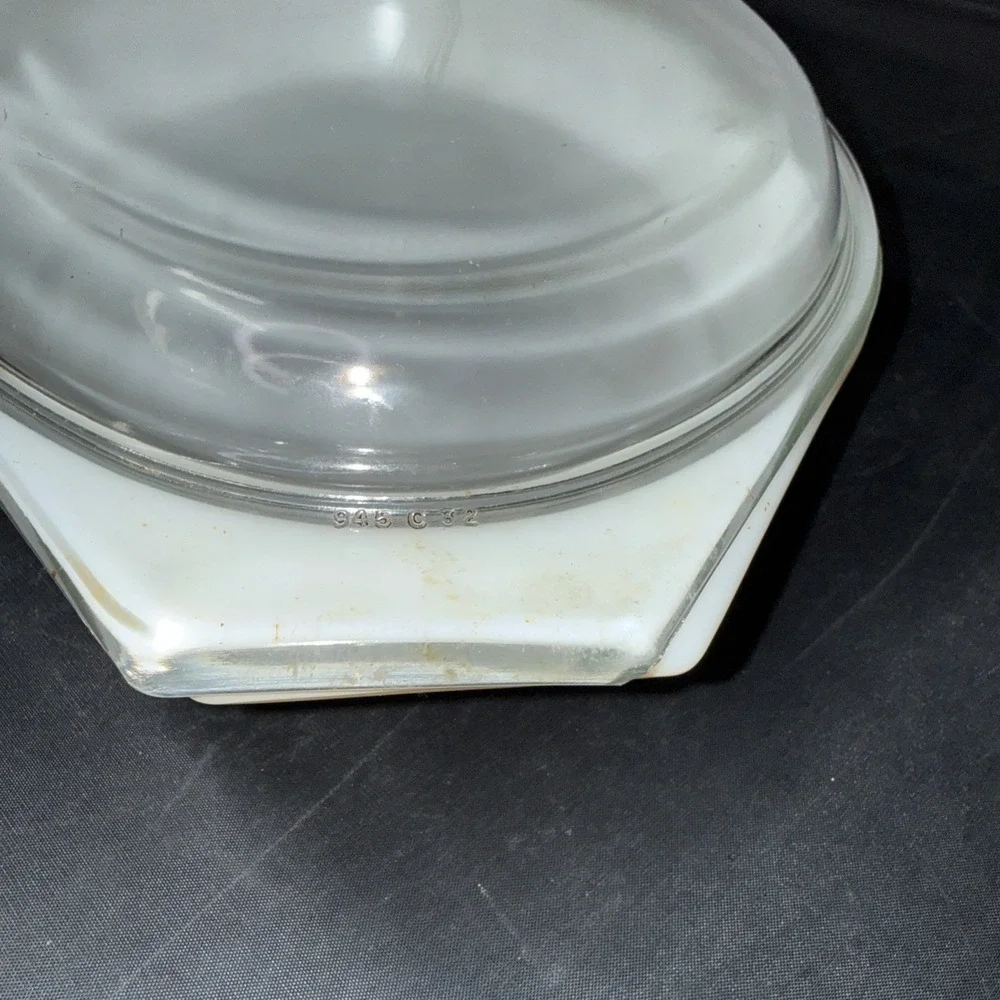 PYREX OVAL DIVIDED CASSEROLE DISH WITH LID-